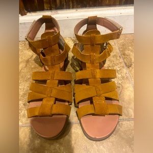 Steve Madden. Suede Sandals